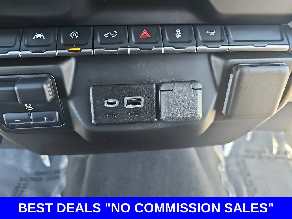 Used 2024 White Chevrolet Custom image 24