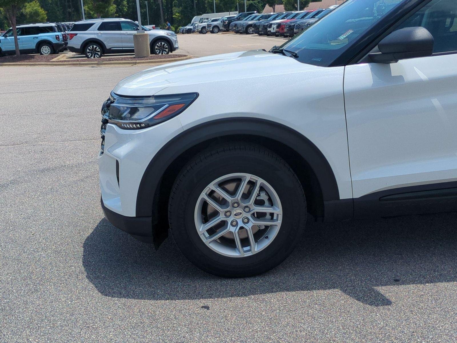 New 2026 Star White Metallic Tri-Coat Ford Active image 10