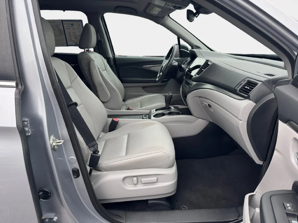 Certified Used 2019 Silver Honda EX-L image 19