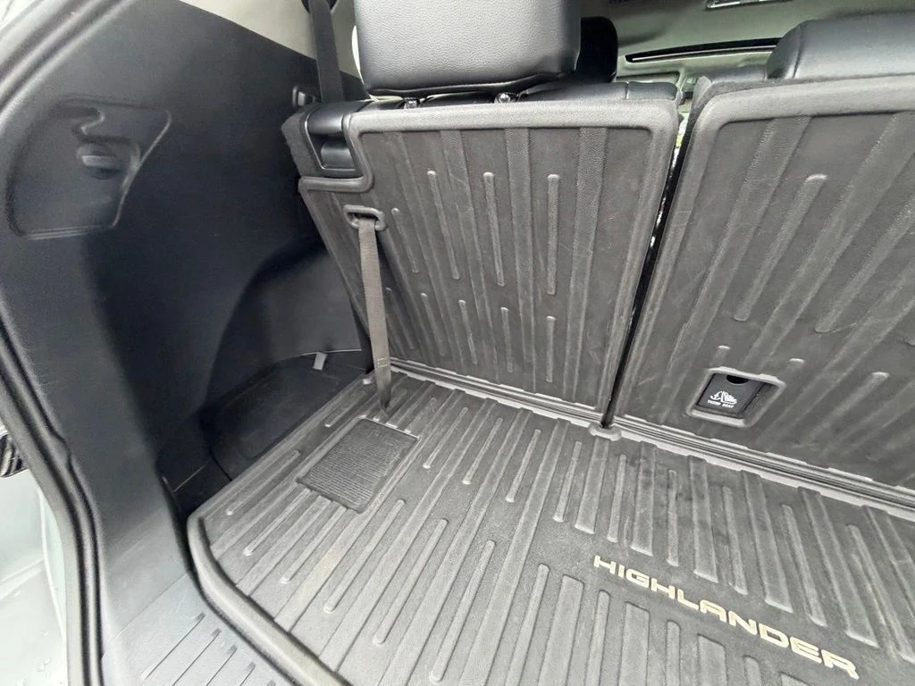 Used 2021 Silver Toyota XLE image 47