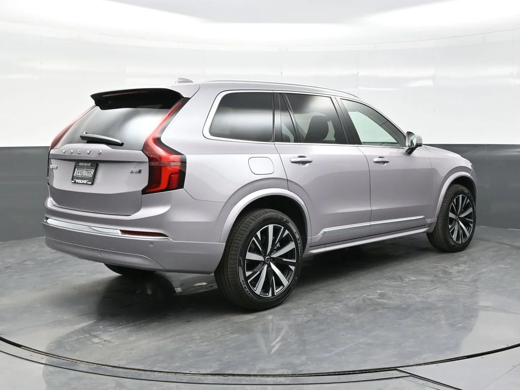 Used 2026 Aurora Silver Volvo Core image 7