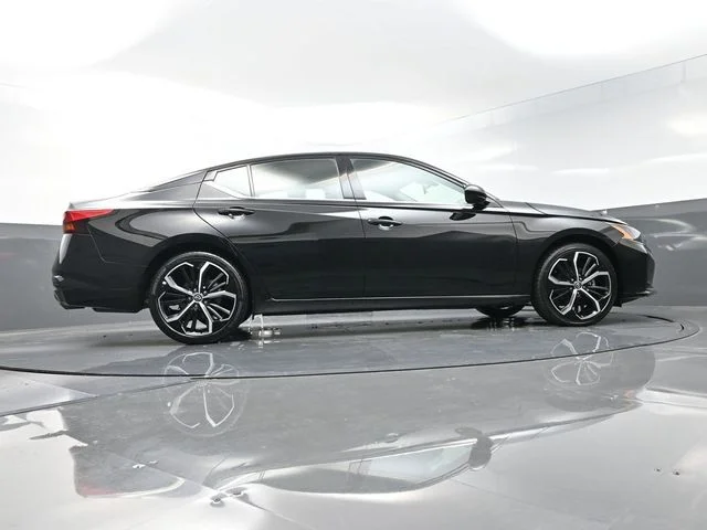 Used 2025 Black Nissan 2.5 SR image 37