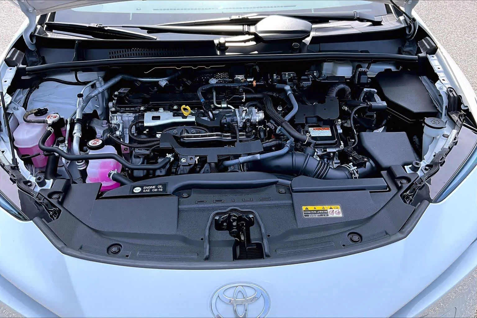 Used 2024 Wind Chill Pearl Toyota LE image 31