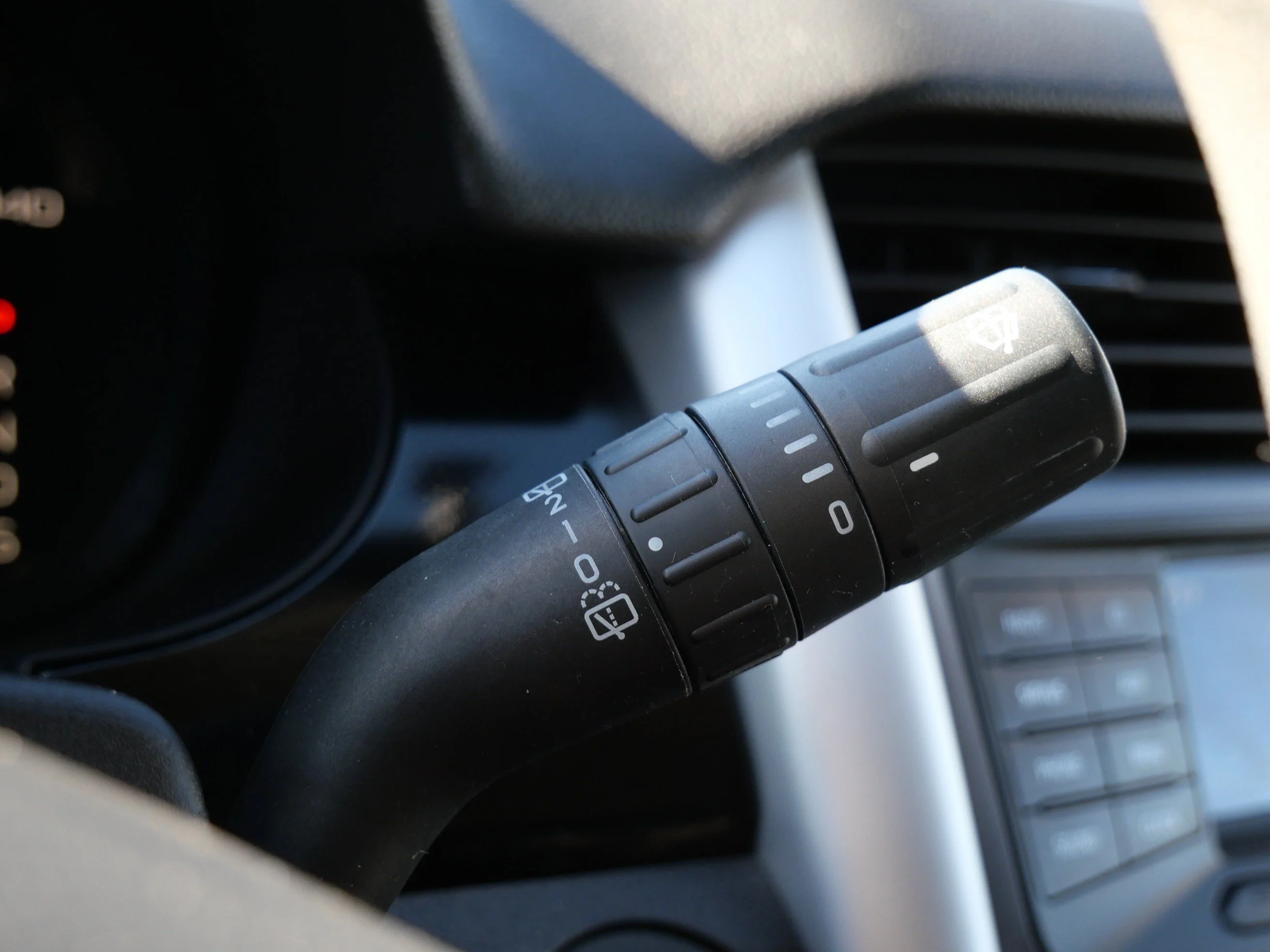 Used 2014 Ingot Silver Metallic Ford SE image 24