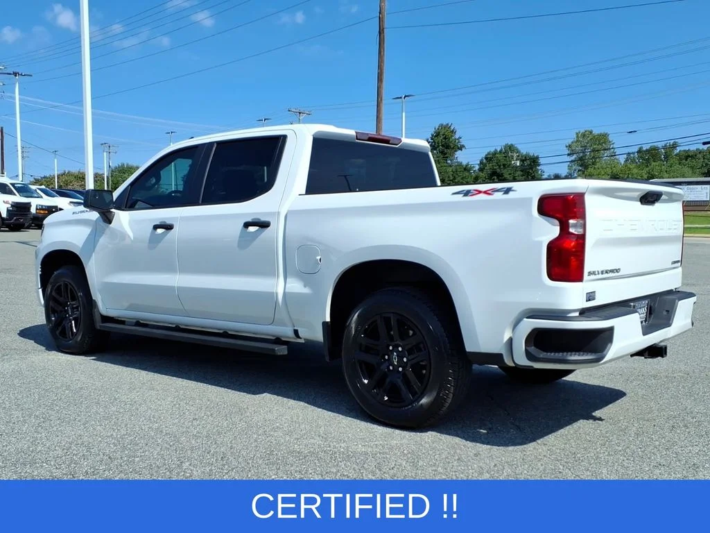 Used 2025 White Chevrolet Custom image 4