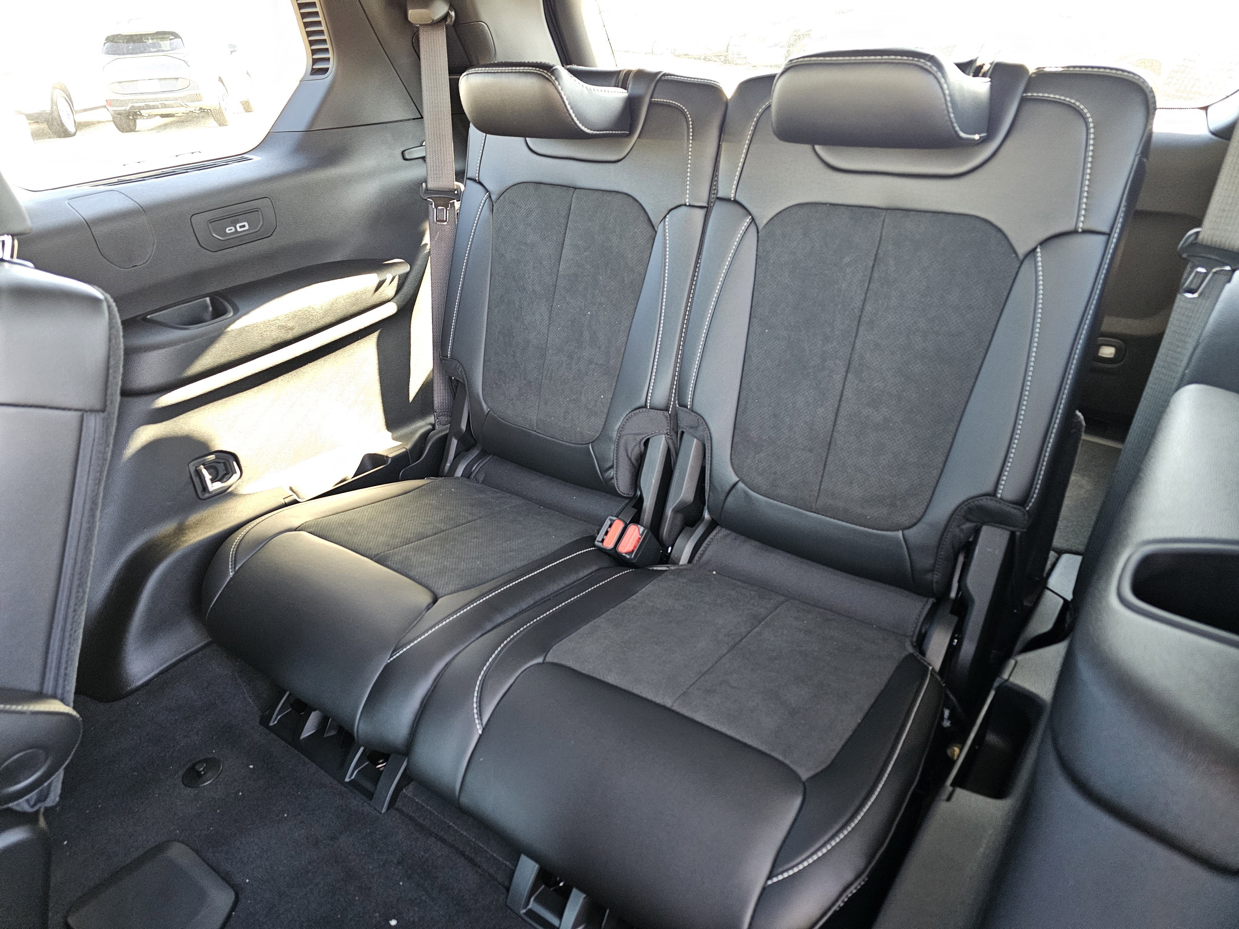 New 2025 Baltic Gray Metallic Clearcoat Jeep Altitude X image 33