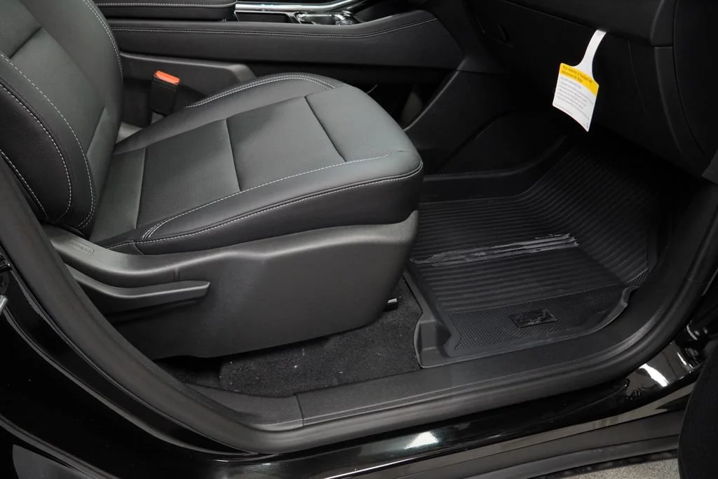 New 2026 Mosaic Black Metallic Chevrolet LT image 29