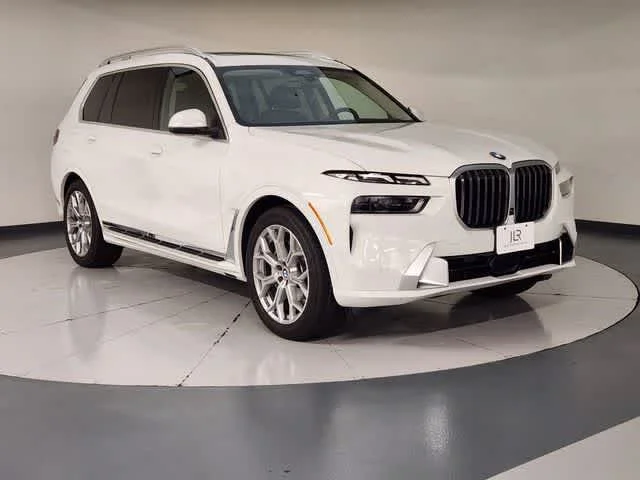 Used 2025 Alpine White BMW xDrive40i image 7