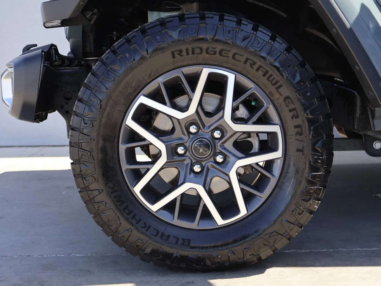 Used 2024 Silver Zynith Clear Coat Jeep Sahara image 6