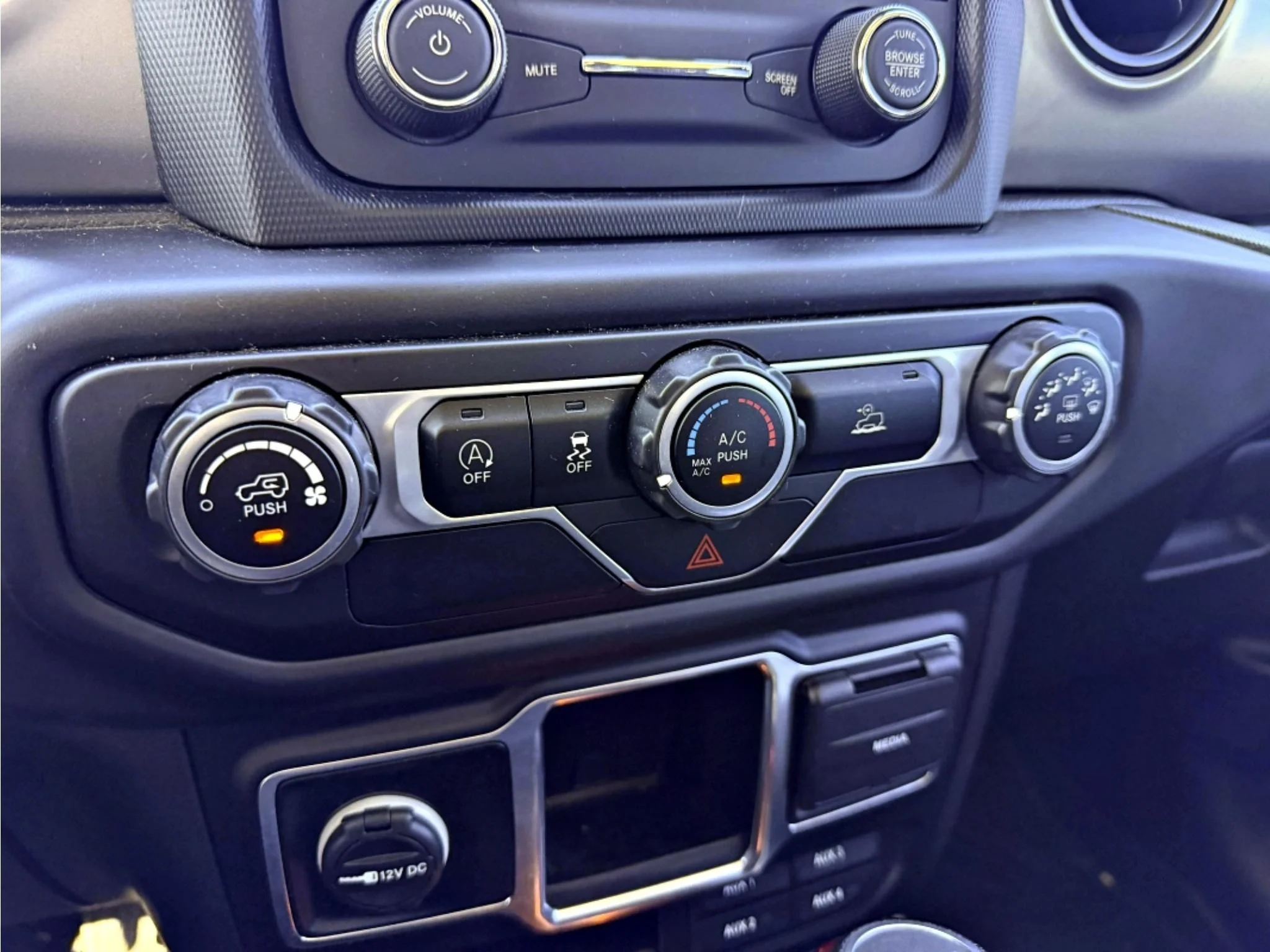 Used 2020 Gobi Clearcoat Jeep Sport image 13