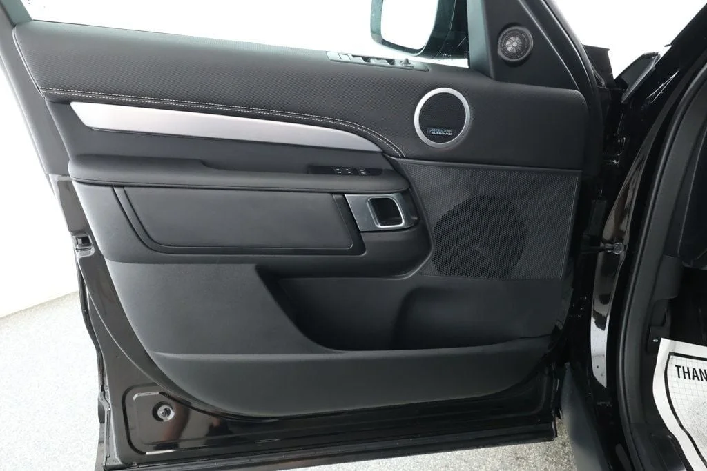 2024 Land Rover Discovery Dynamic SE - Photo 9