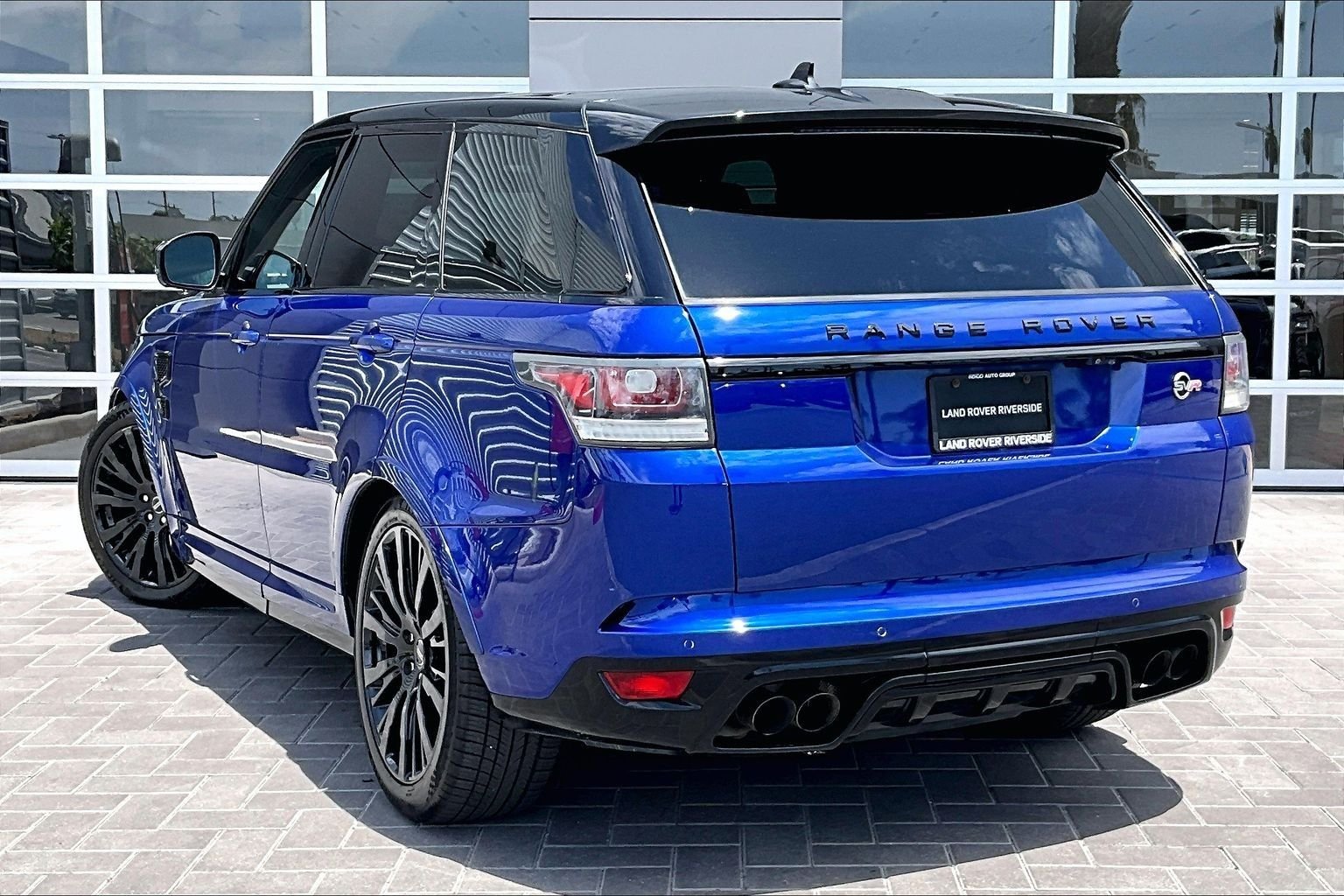 Used 2016 Blue Land Rover 5.0L V8 Supercharged SVR image 11