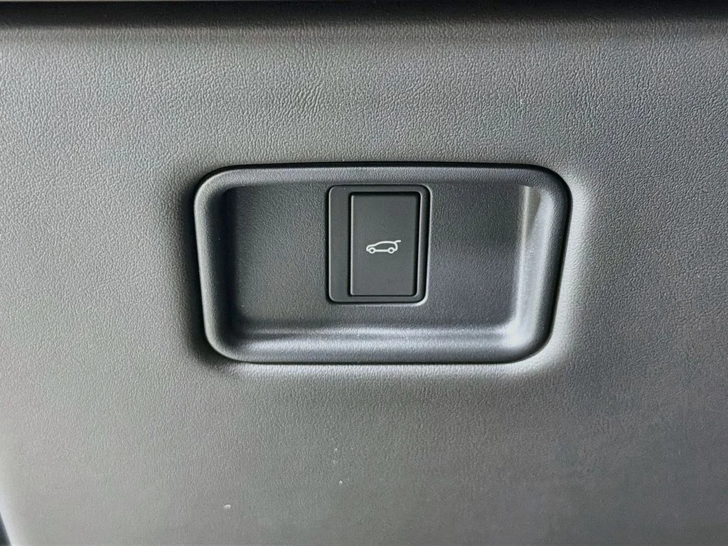 New 2026 Fuji White Land Rover SE image 10