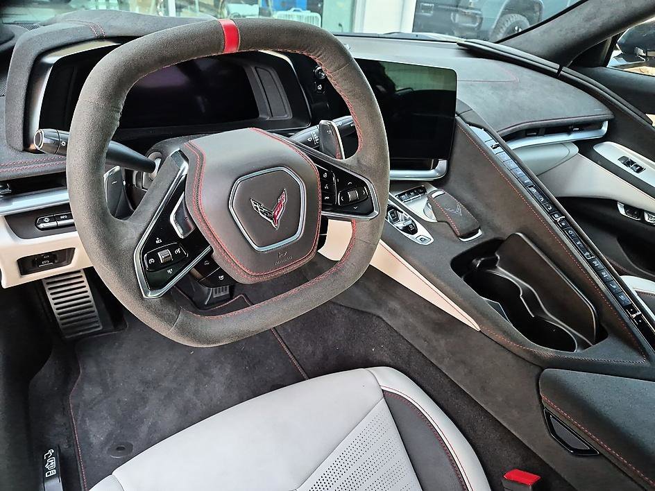 Used 2023 Carbon Flash Metallic Chevrolet 3LT image 29
