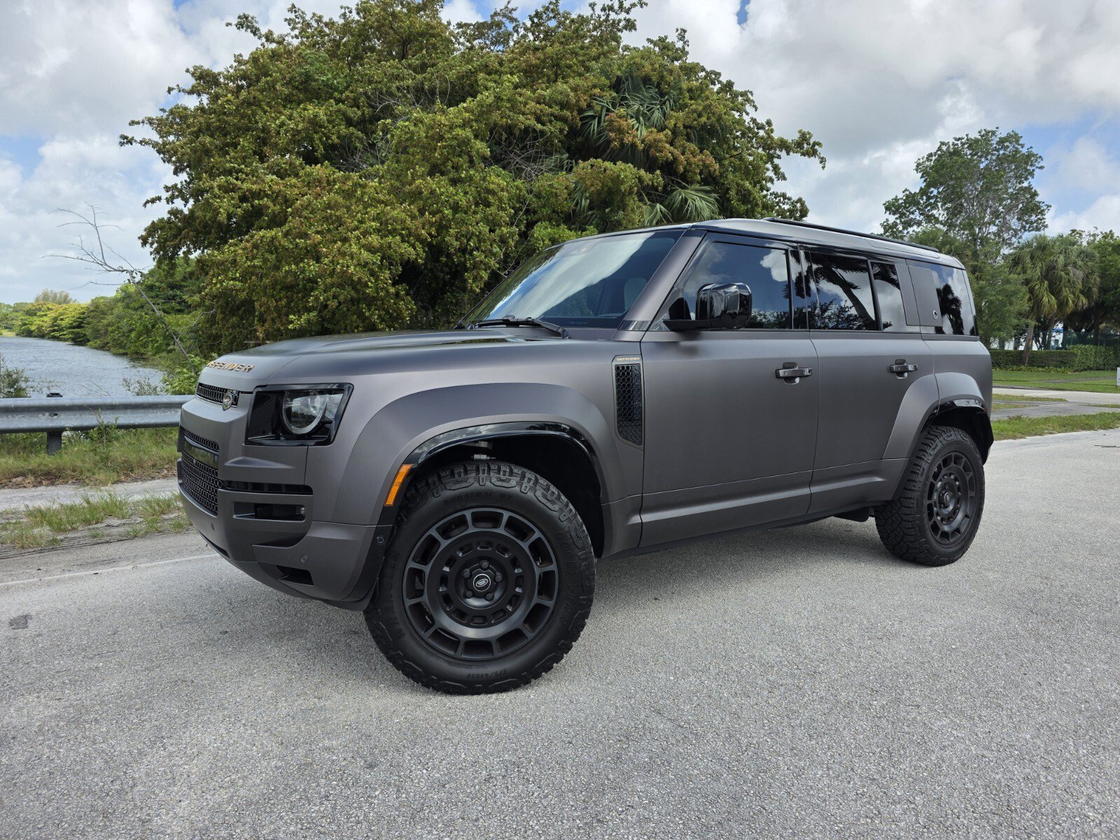 2025 Land Rover Defender 110 Octa P635's photo