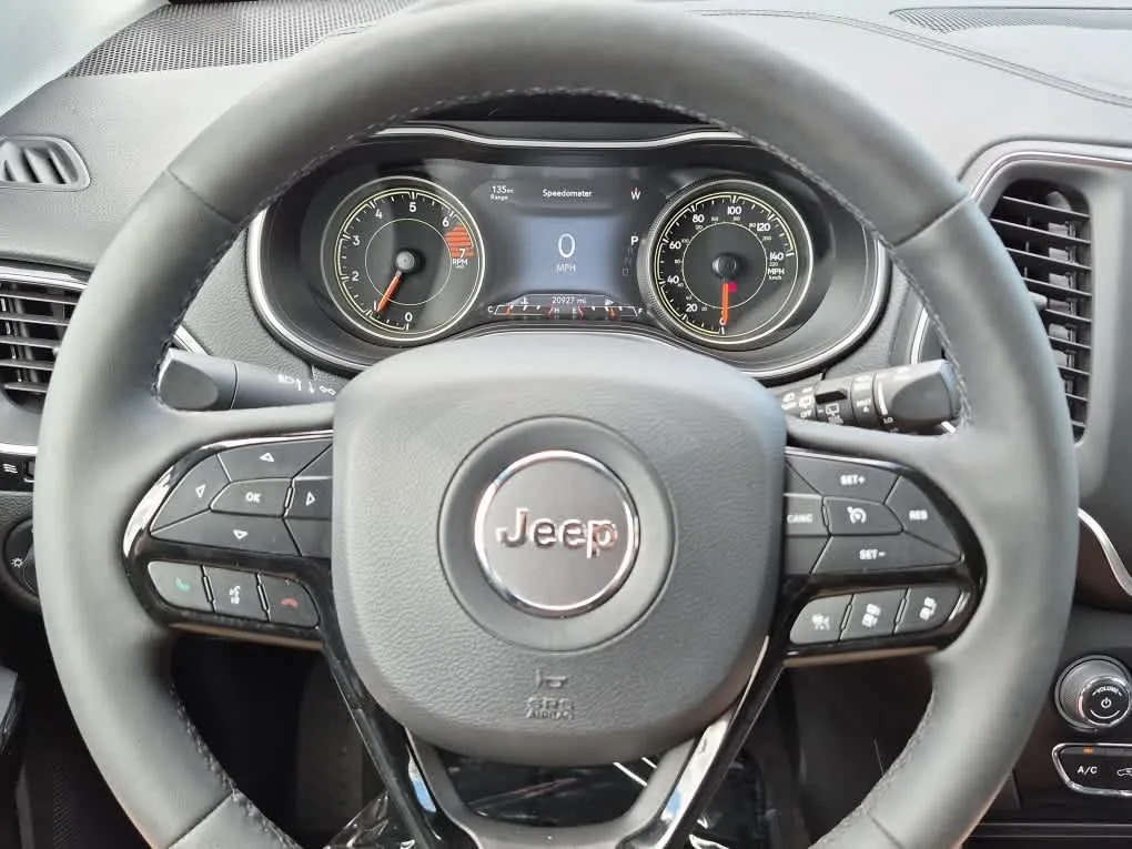Used 2023 Diamond Black Crystal Pearlcoat Jeep Altitude Lux image 15