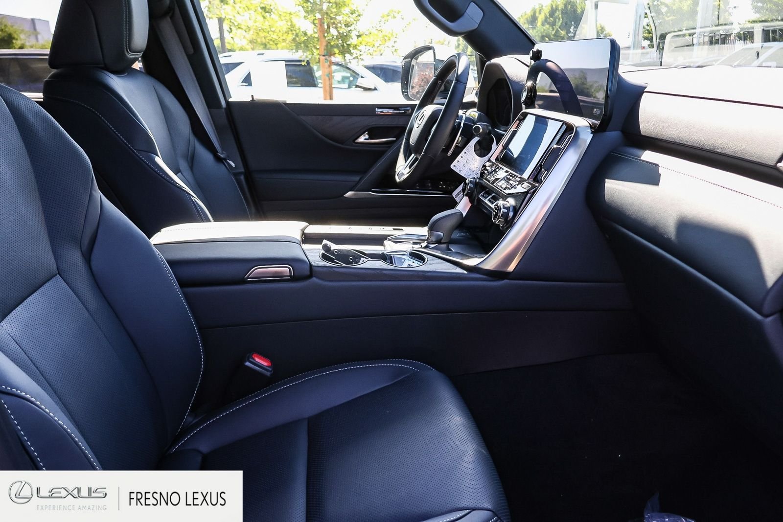 New 2026 Eminent White Pearl Lexus LX 700h LUXURY image 12