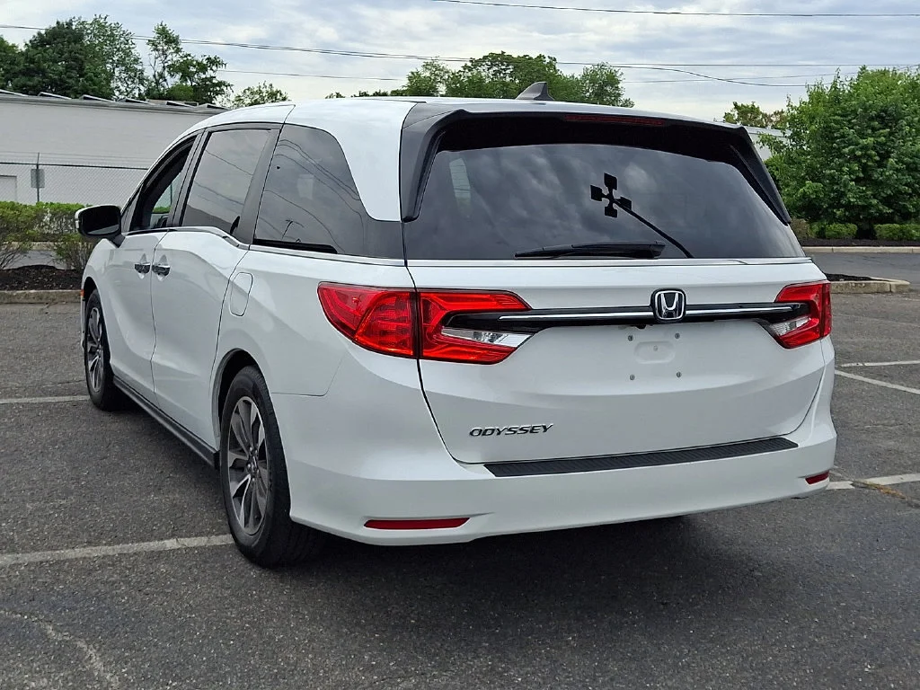Used 2023 White Honda EX-L image 9