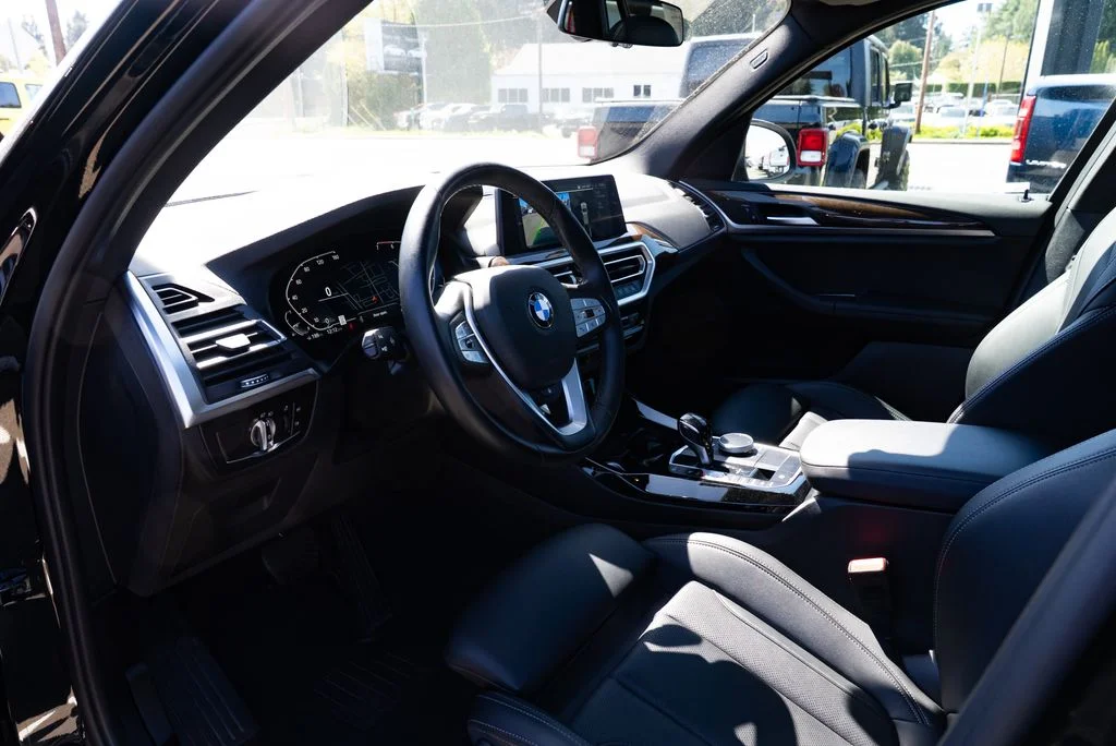 Used 2023 Black BMW xDrive30i image 18