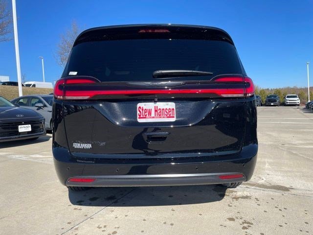 New 2026 Diamond Black Crystal Pearlcoat Chrysler Select image 3