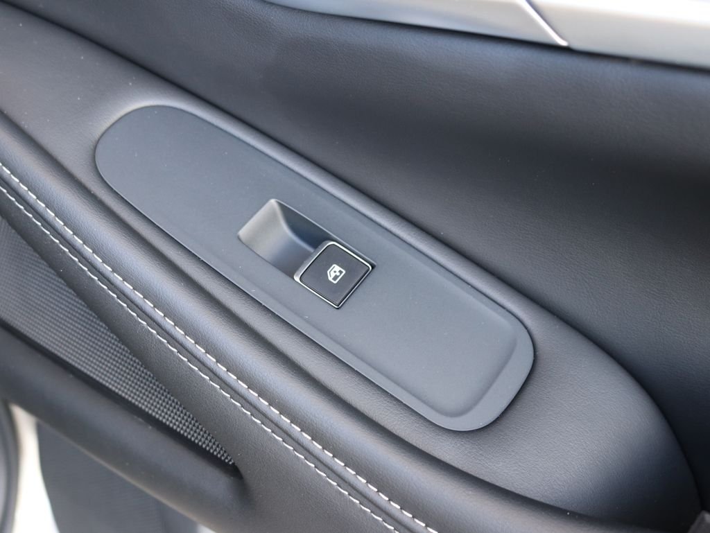 Certified Used 2023 Silver INFINITI LUXE image 39