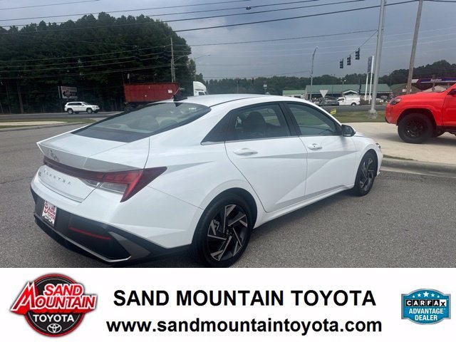 Used 2025 White Hyundai SEL Convenience image 3