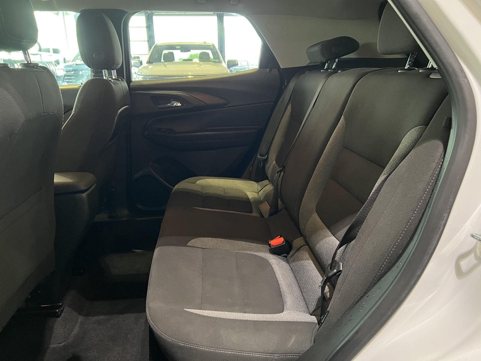 Used 2022 Summit White Chevrolet LT image 32