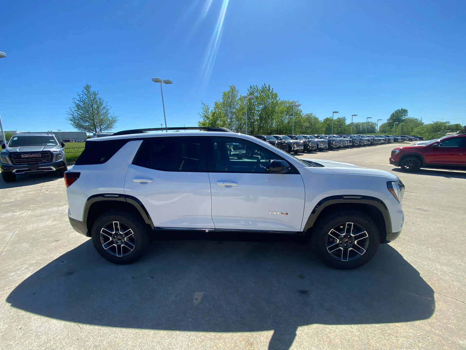 New 2026 Summit White GMC AT4 image 4