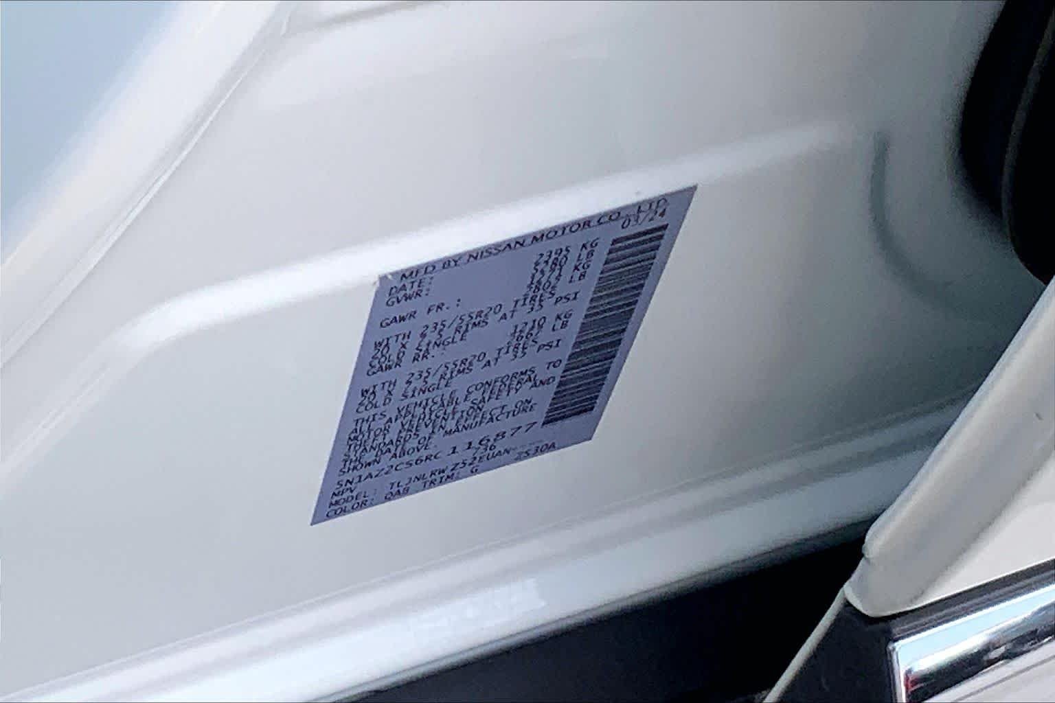 Used 2024 Pearl White Tricoat Nissan SL image 36