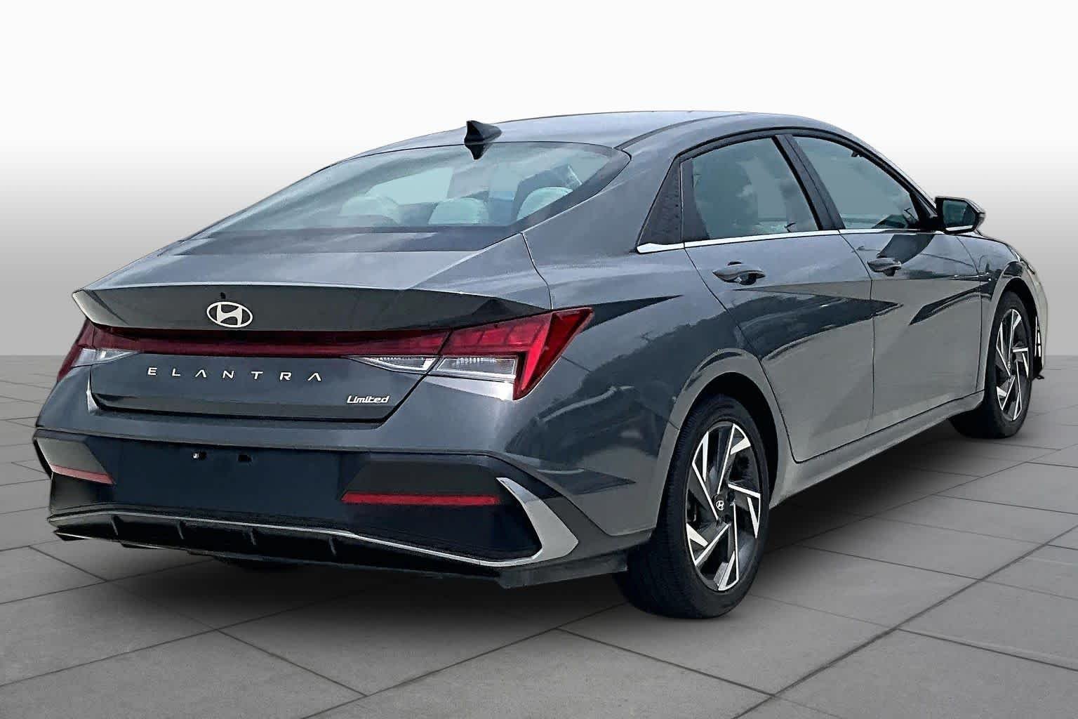 Used 2025 Ecotronic Gray Hyundai Limited image 13