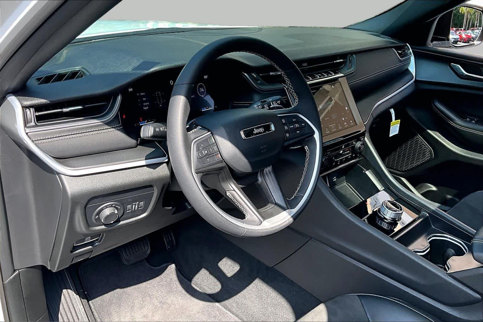 Used 2025 Bright White Clearcoat Jeep Altitude X image 18