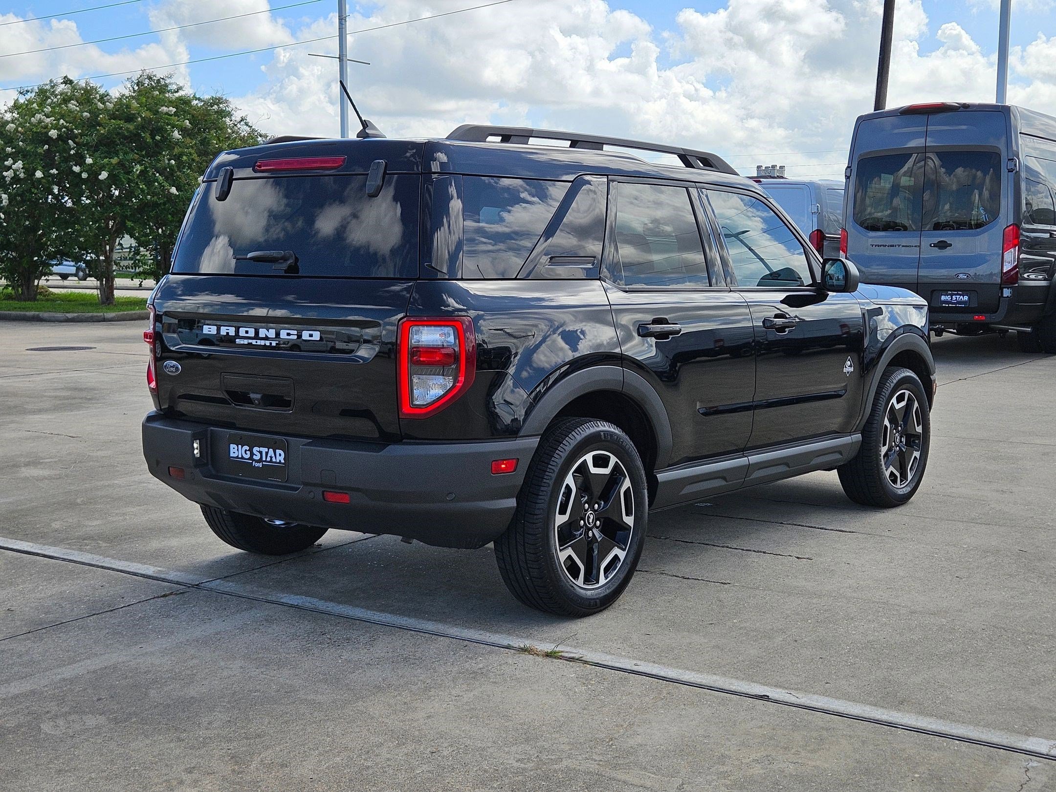 Used 2023 Shadow Black Ford Outer Banks image 3