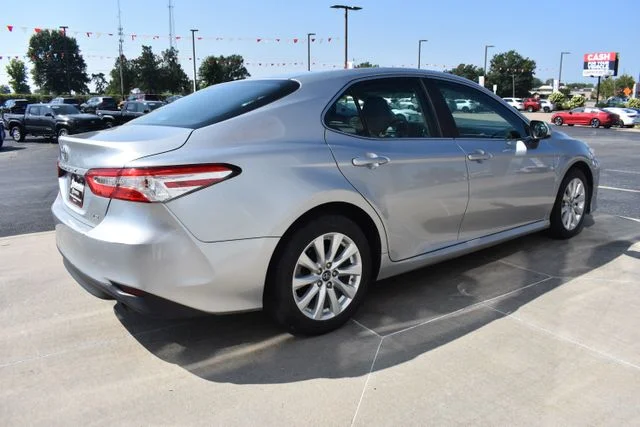 Used 2018 Silver Toyota LE image 5