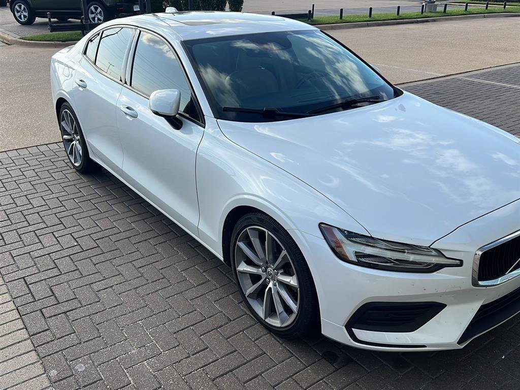 Used 2019 Crystal White Pearl Metallic Volvo Momentum image 5
