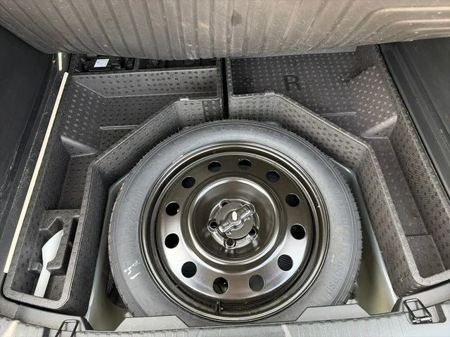 Used 2024 Blue Ford SE image 27