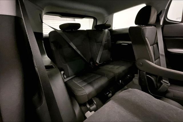 Used 2023 Light Stone Metallic GMC SLE image 32