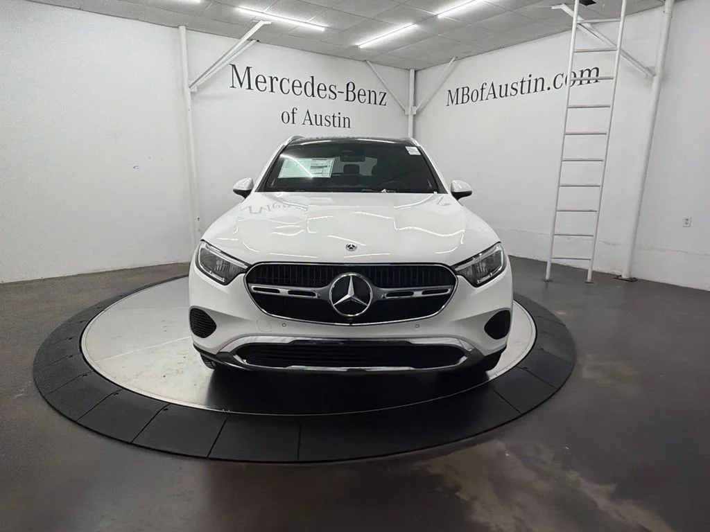 New 2027 White Mercedes-Benz GLC 300 image 2
