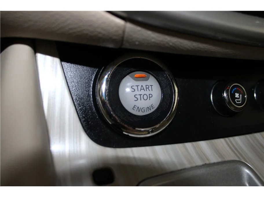 Used 2017 Pearl White Nissan Platinum image 32