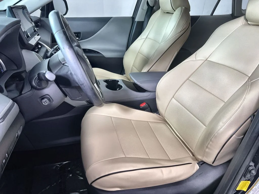 Used 2022  Toyota LE image 13
