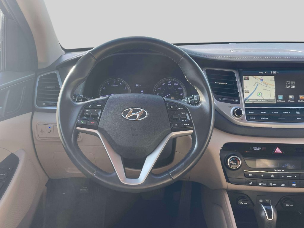Used 2017 Red Hyundai SE Plus image 14