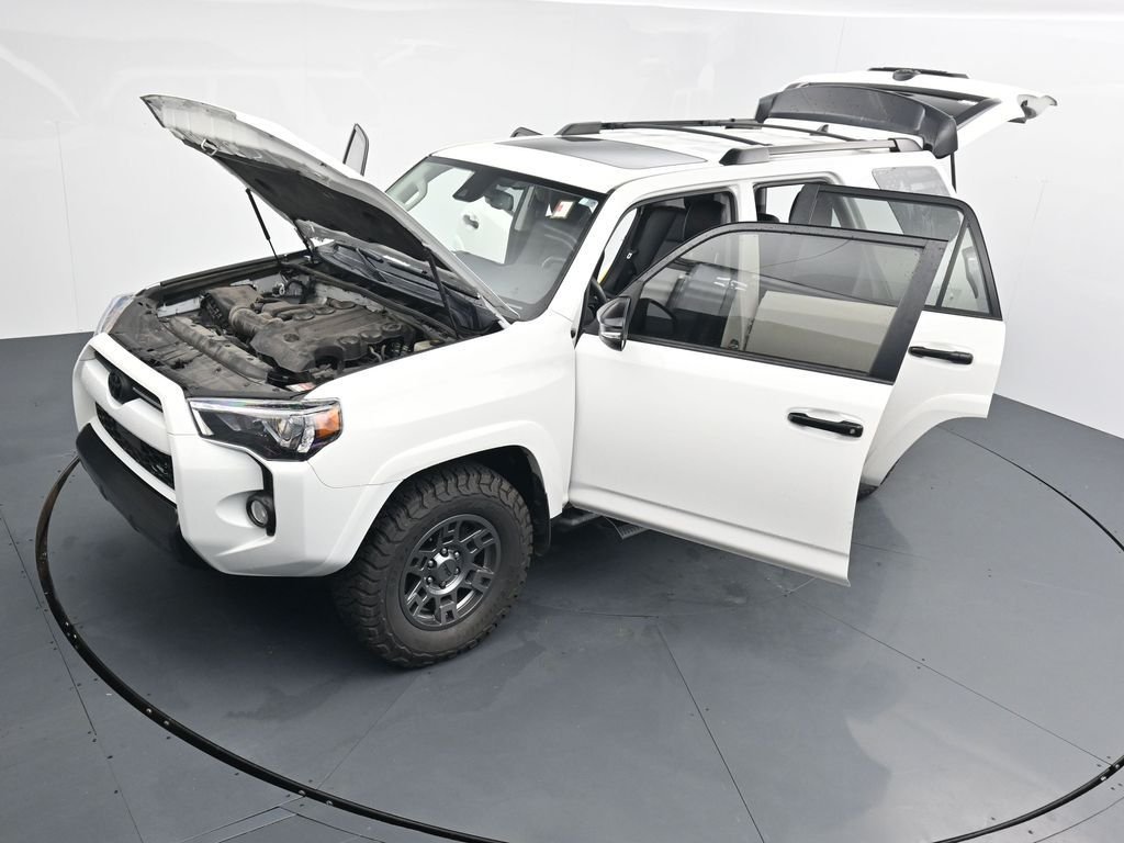 Used 2020 White Toyota Venture image 36