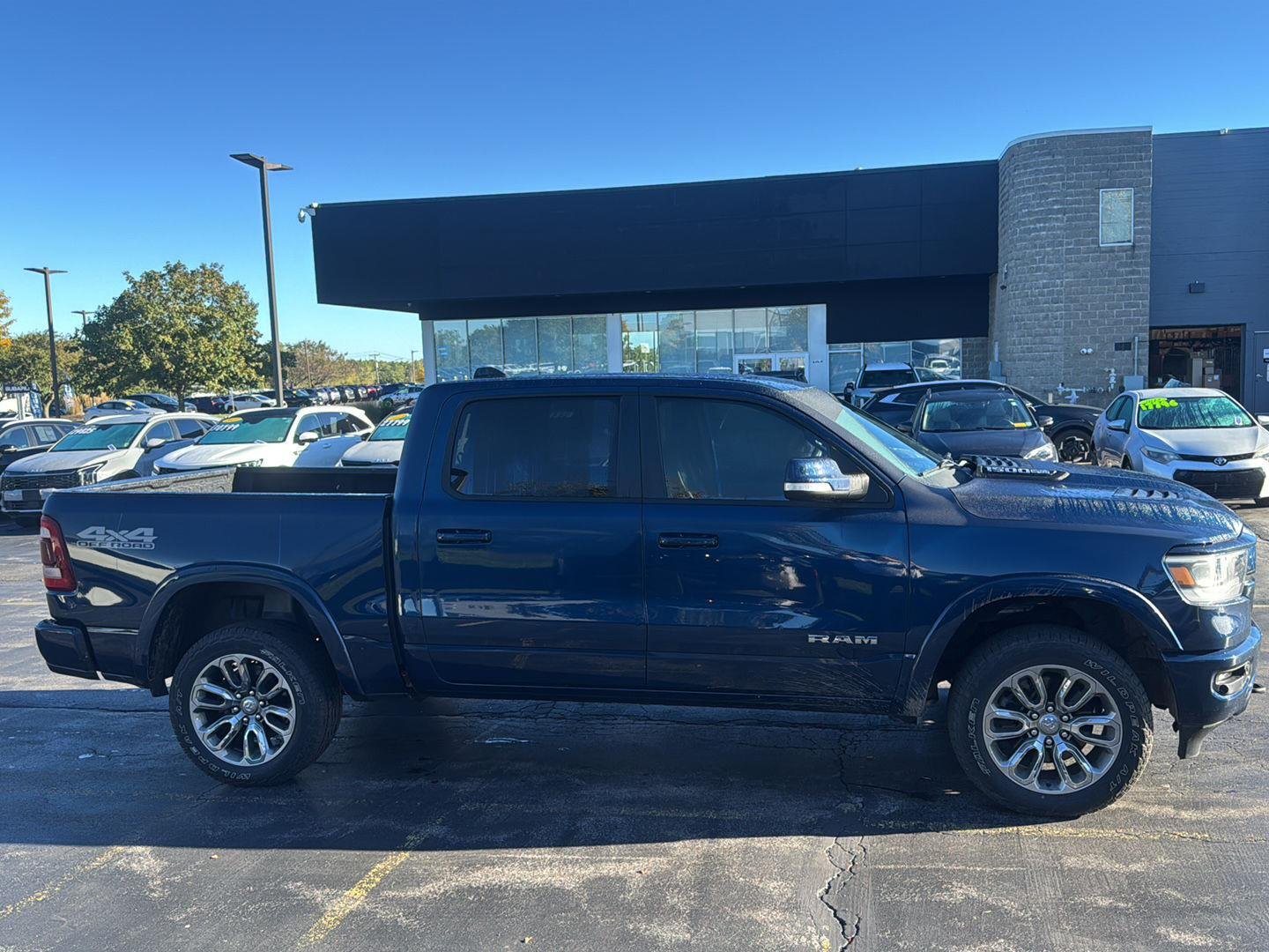 Used 2021 Patriot Blue Pearlcoat Ram Laramie image 10