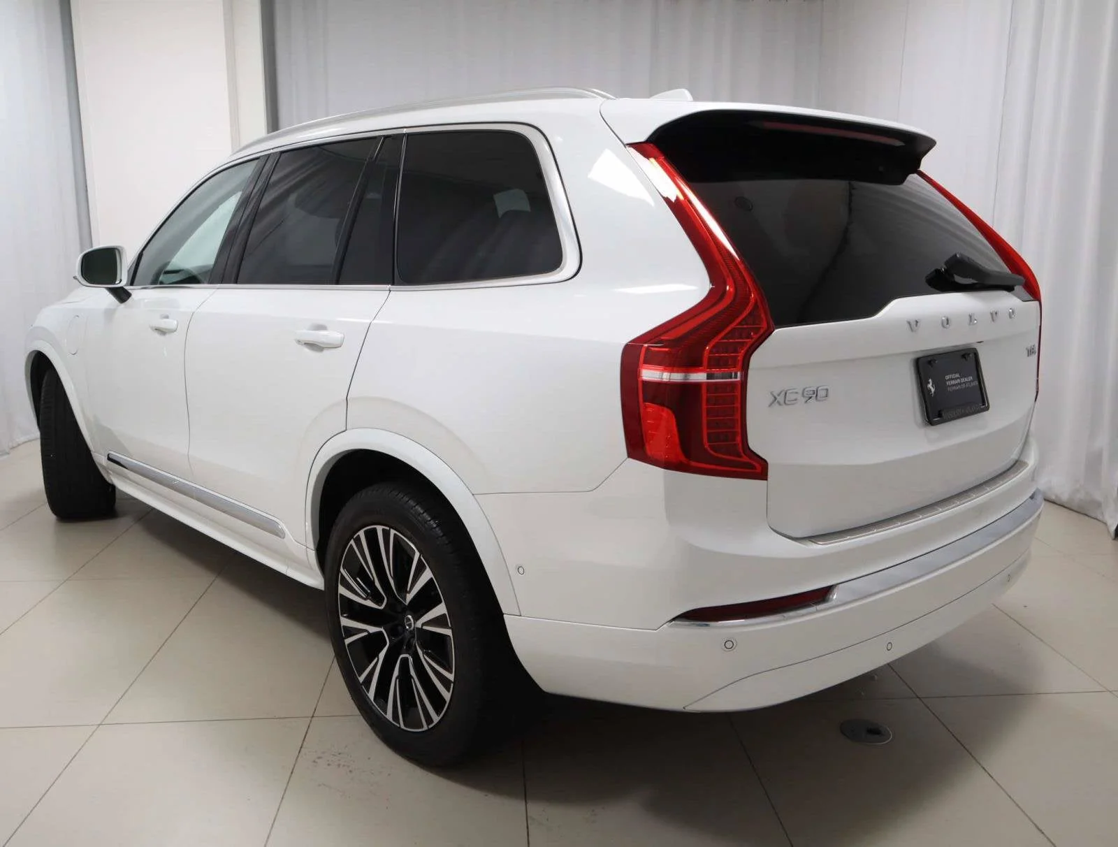 Used 2025 White Volvo Plus image 3