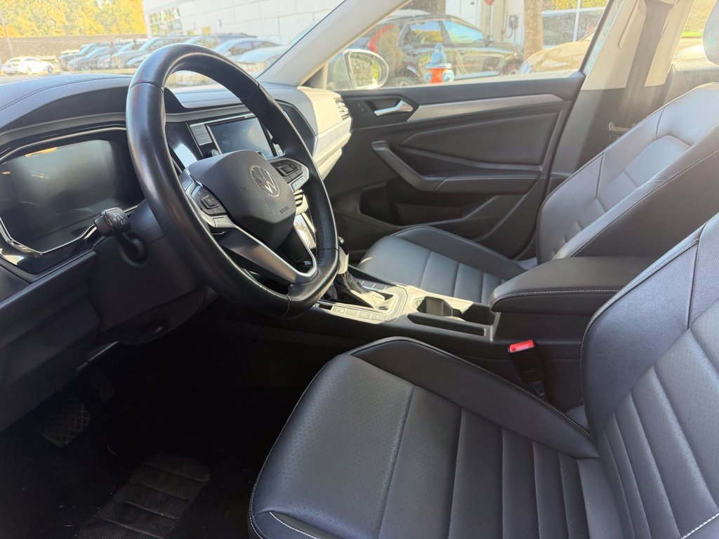 Used 2024 Gray Volkswagen 1.5T SE image 13