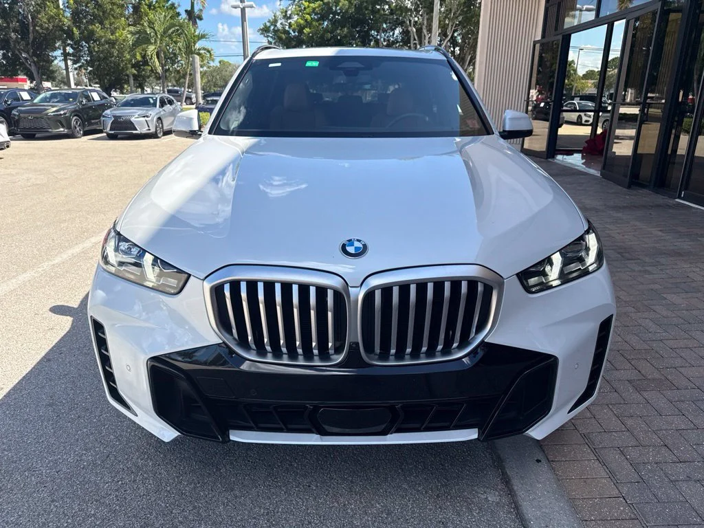 Used 2024 White BMW sDrive40i image 2