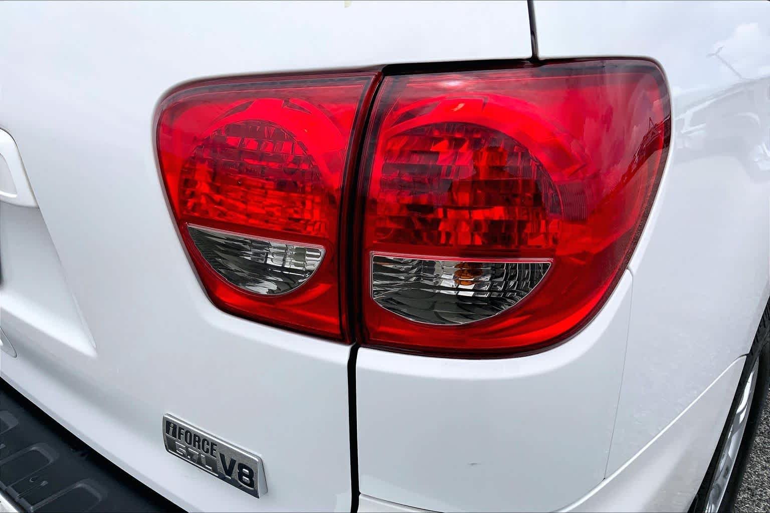 Used 2015 Super White Toyota SR5 image 29