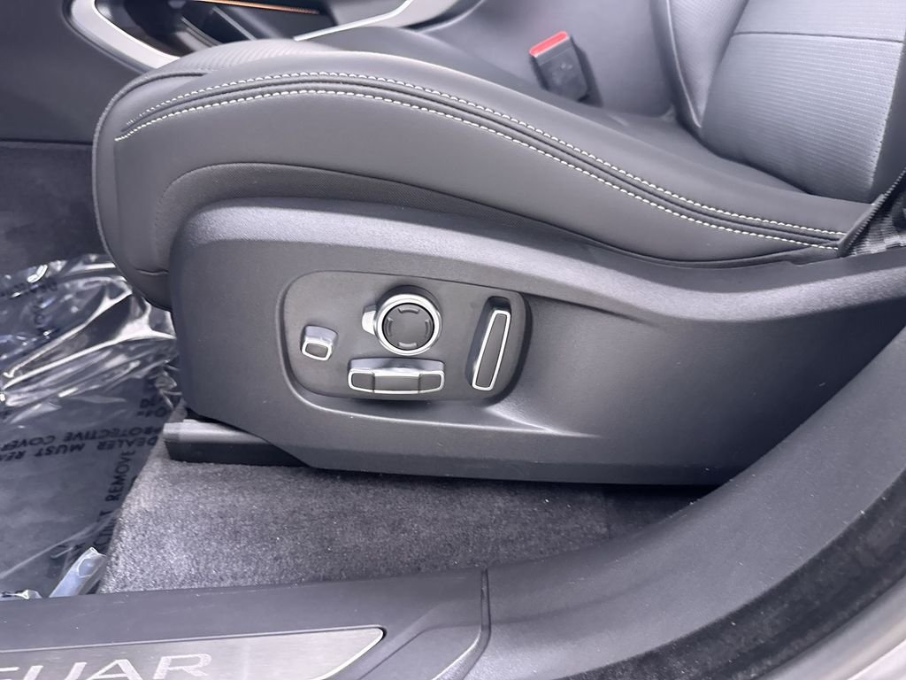 New 2026 Eiger Grey Jaguar P250 R-Dynamic S image 12
