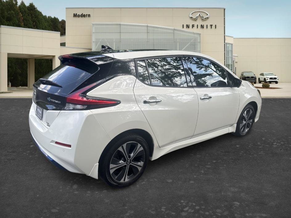 Used 2022 Super Black/Pearl White Nissan SL PLUS image 5