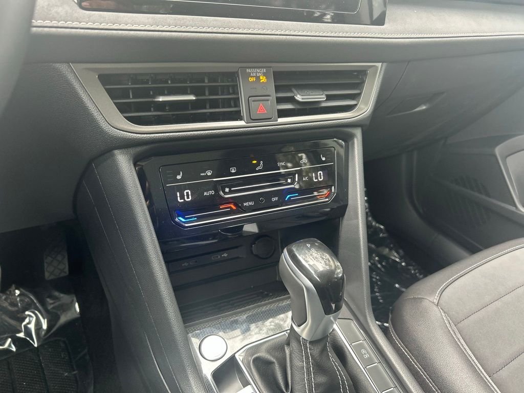 New 2026 White Volkswagen 1.5T SE Black image 49