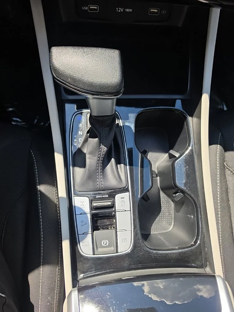Used 2022 Gray Hyundai SE image 19